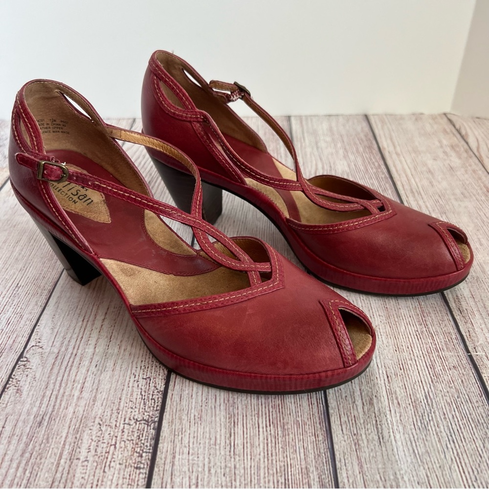Clark’s Artisan Red Dress Shoes 7.5